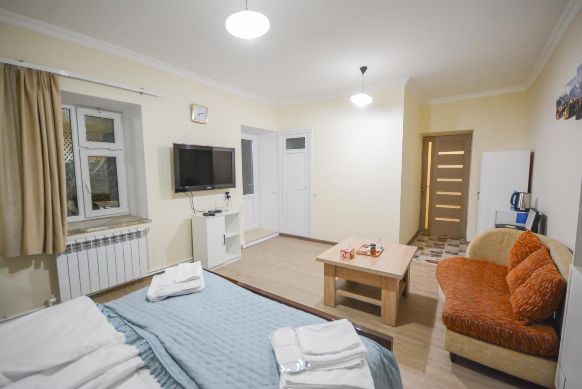 Eleven - 11 Hotel Yeghegnadzor Екстериор снимка
