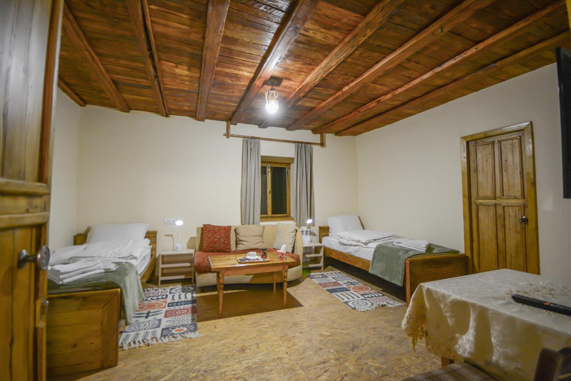 Eleven - 11 Hotel Yeghegnadzor Екстериор снимка